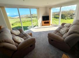 Ocean Meadow View, Perranporth, Cornwall - Bungalow with sea views – hotel w mieście Perranzabuloe