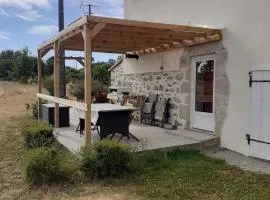 Charmant Gîte à Beaufou avec Terrasse Privée - FR-1-426-581