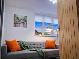 City Centre Apt with FREE PARKING