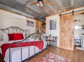 Hill Country Cabin 4