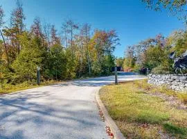 Cabin surrounded in nature walks, equipped with kitchen, fireplace, AC
