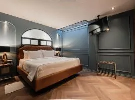 The Oxford Suite with bathtub