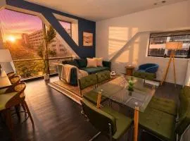 Stylish 2BR Escape - 10 minutes walk to RiverWalk