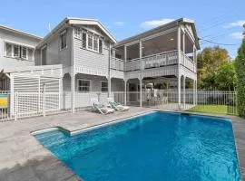 Coastal Corner | Luxury Queenslander Upstairs