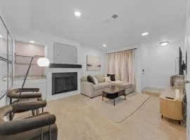 Modern & Stylish Arlington Home Near AT&T Stadium