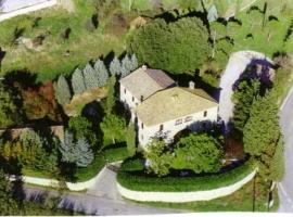 Villa Irene B&B, casa rural a Magione