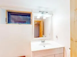 Dog-friendly ocean-view duplex with wood stoves, decks, grills, kitchens, ACs