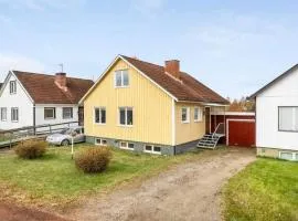 Lakeside family villa near Hassela Ski Resort spacious & cozy