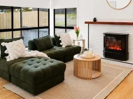 3BR Family Home Near Hobart CBD Free Parking & Fast WiFi