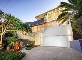 The Boat House Luxury Beachside with Heated pool