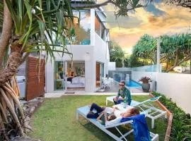 The Boat House Luxury Beachside with Heated pool