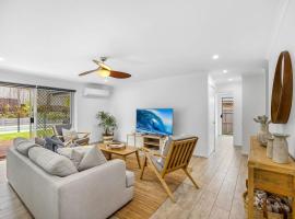 The Seahaven Family Home with Pool Pet Friendly, Hotel in Castaways Beach