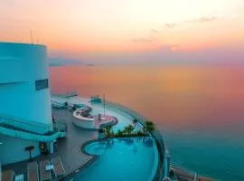 Crystal Bay Premier Suites