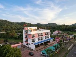 Hotel White Lotus at Ratanpur border
