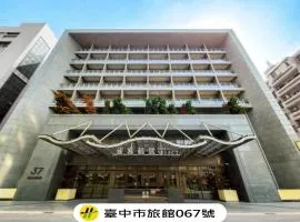 CHECK inn SELECT Taichung Dadun