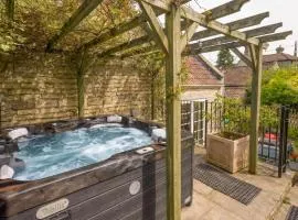 17th Century Home Hot Tub Garden & Parking