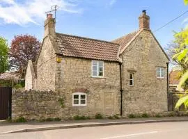17th Century Home Hot Tub Garden & Parking