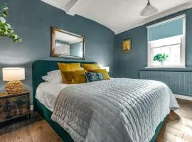 Stunning 4-Bed Hertford Townhouse Sleeps 8
