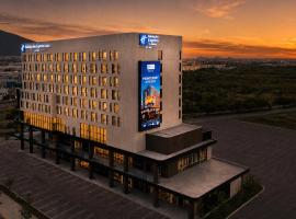 Holiday Inn Express & Suites Monterrey Sendero by IHG, hotel v mestu Monterrey