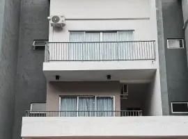 Modern European Terrace House for Family Stay with Free WiFi & Netflix near Taiping Lake Garden Zoo