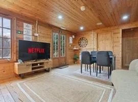 Harvington Manor 6 Bedrooms, Hot Tub Spa
