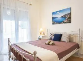 Spacious 2 Bd Seafront Escape in Volos w Patio