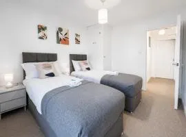 Central Wigan Apartment, Business & Leisure, Sleeps 3, Fast WIFI & Parking