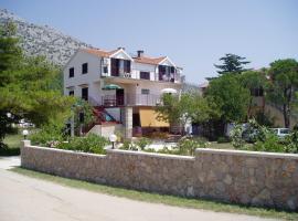 Apartments & Rooms Luka, hotel in Starigrad