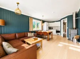 Family-Friendly Ski in-Ski out Retreat by Skarsnuten