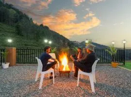 The Countryside Retreat I Vacations I Conference I MICE I Family Events I Open Air Terrace I Sky Bonfire I Wooden Rooms With Pvt Balconies I Kufri by Exotic Stays