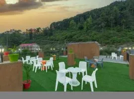 The Charvi Retreat Kufri I Vacations I Conference I MICE I Family Events I Open Air Terrace I Sky Bonfire I Wooden Rooms With Pvt Balconies I Kufri by Exotic Stays