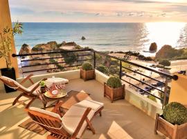 MyOcean Luxury l Huge Panoramic Sea View Balcony & Private Garage, hotel din Portim&atilde;o