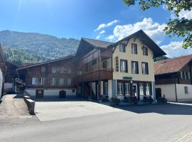 Hotel Kreuz, hotel di Wilderswil