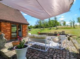 Barn Owl Cottage, Hotel in Bedford