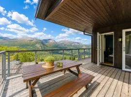 Ski in-Ski out with Style and Scenic Views