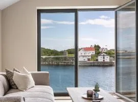 Top apartment with seaview in Henningsvær
