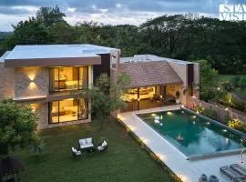 StayVista at La Rivieraa with Pool, Lawn