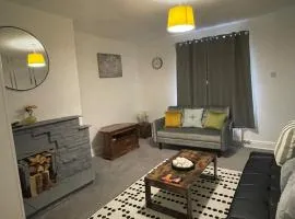 House Sleeps 5 with Parking and Garden