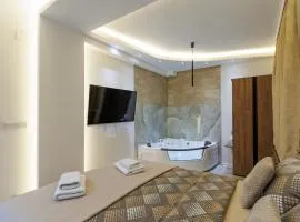 Aqua Studios with Spa & Free Parking