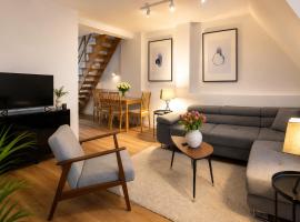 Apartament 75m DWUPOZIOMOWY z darmowym PARKINGIEM w centrum Kłodzka, готель у місті Клодзько