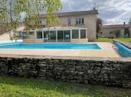 Sleeps10-PrivatePool-GamesRoom-GatedGardens