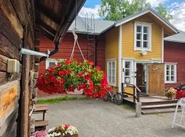 LAURI Historical Log House Manor