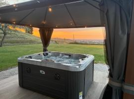 Viesnīca Le Essenze - Agriturismo con vista pilsētā Čezēna