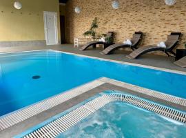 Amálka u Řípu, Hotel in Straškov