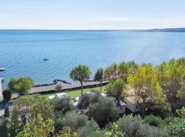Baia Holiday Gardasee, ξενοδοχείο σε Moniga