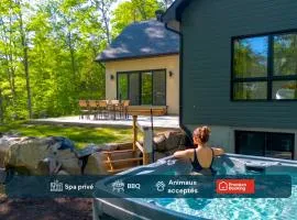 Chalet Boréale with Private Spa & Billiards, Golf & Carling Lake