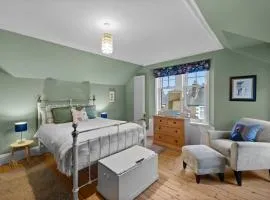 Hermitage Suite - Stylish Shared Accommodation