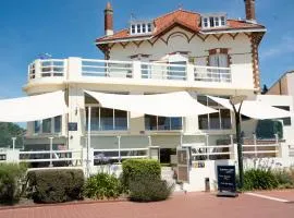 Hôtel de charme & SPA Villa Cosare sur la promenade bord de plage 20m de la mer