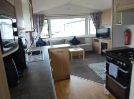 Lovely 6 berth caravan at Sand Le Mere, Yorkshire ref 71022E