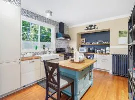 Luxe 3BR Coastal Retreat - Views, Hot Tub and BBQ